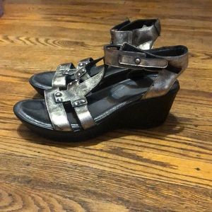 Naot size 40 metallic platform sandals